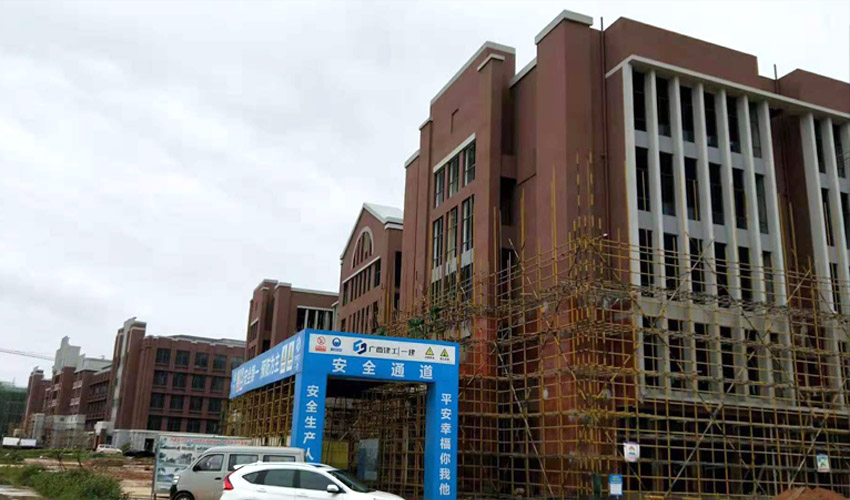專業(yè)廣西真石漆施工廠家！醫(yī)科大武鳴校區(qū)施工效果實(shí)拍四